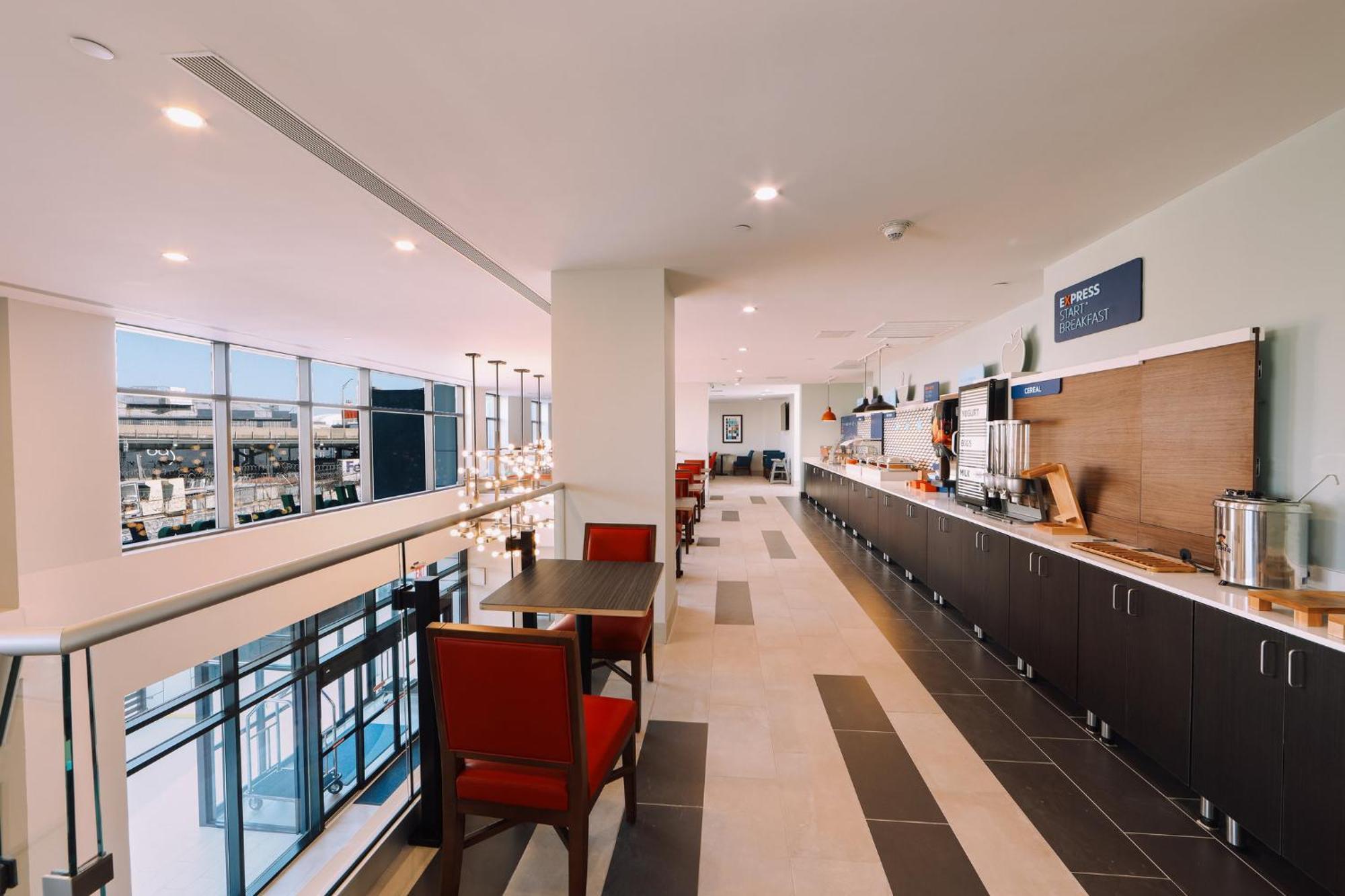Holiday Inn Express Long Island City E - New York By Ihg Экстерьер фото