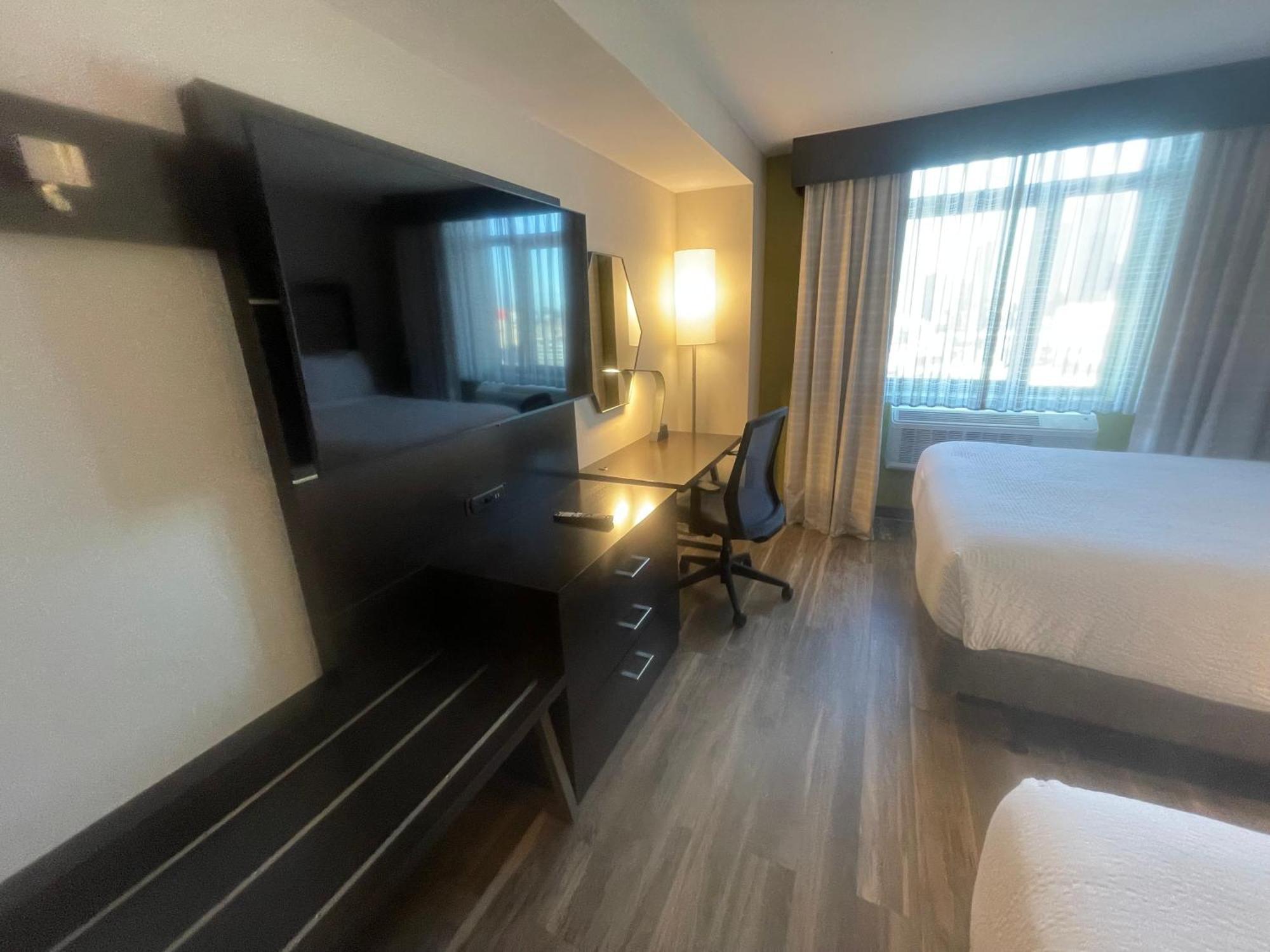 Holiday Inn Express Long Island City E - New York By Ihg Экстерьер фото