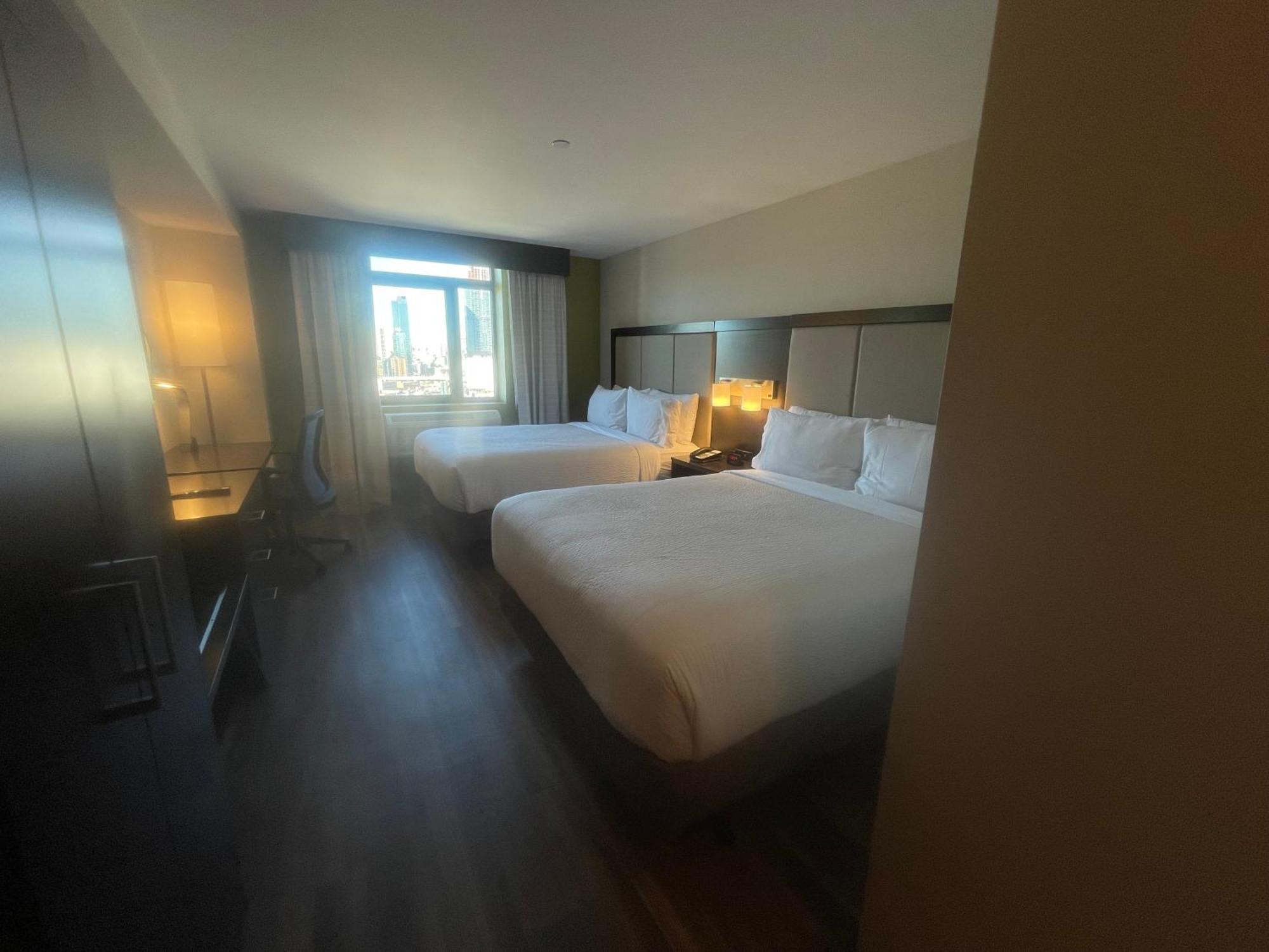 Holiday Inn Express Long Island City E - New York By Ihg Экстерьер фото